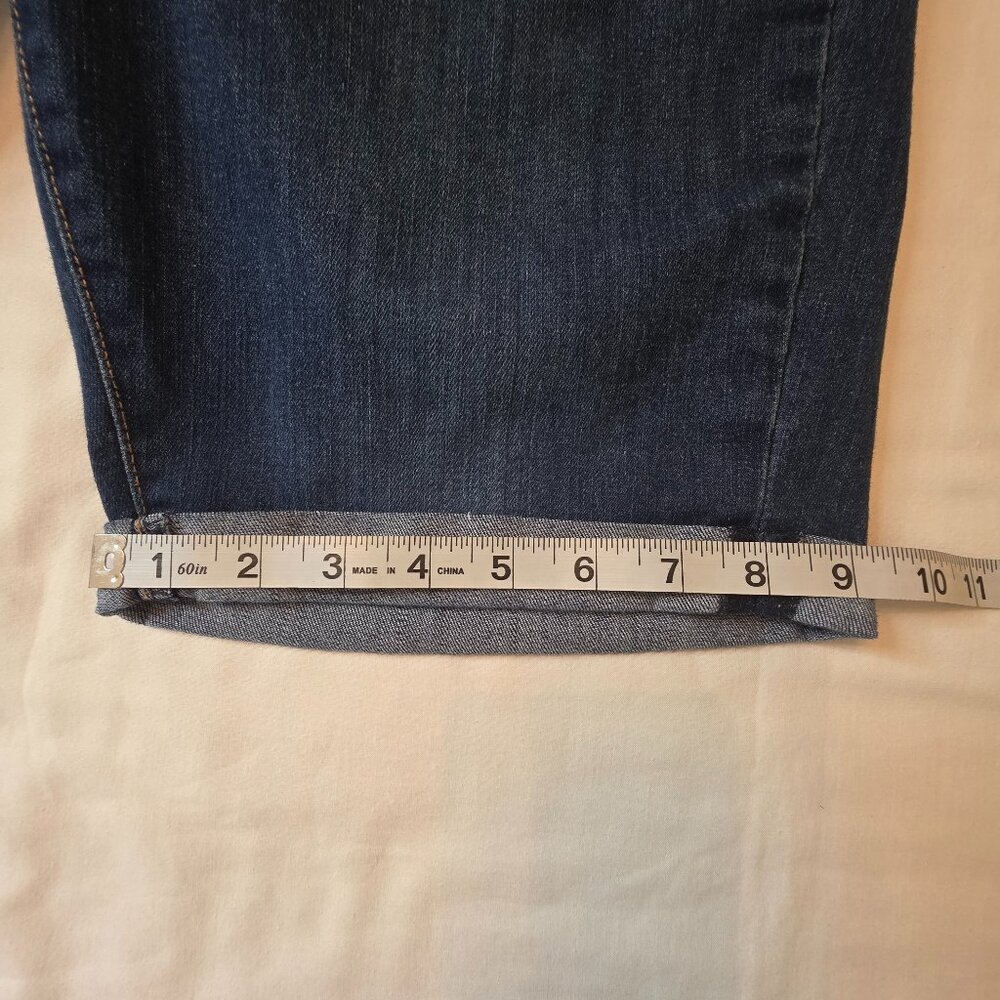 Signature by Levi Strauss Women's Rollup Bermuda Shorts, Size 12/31 - Picture 6 of 9